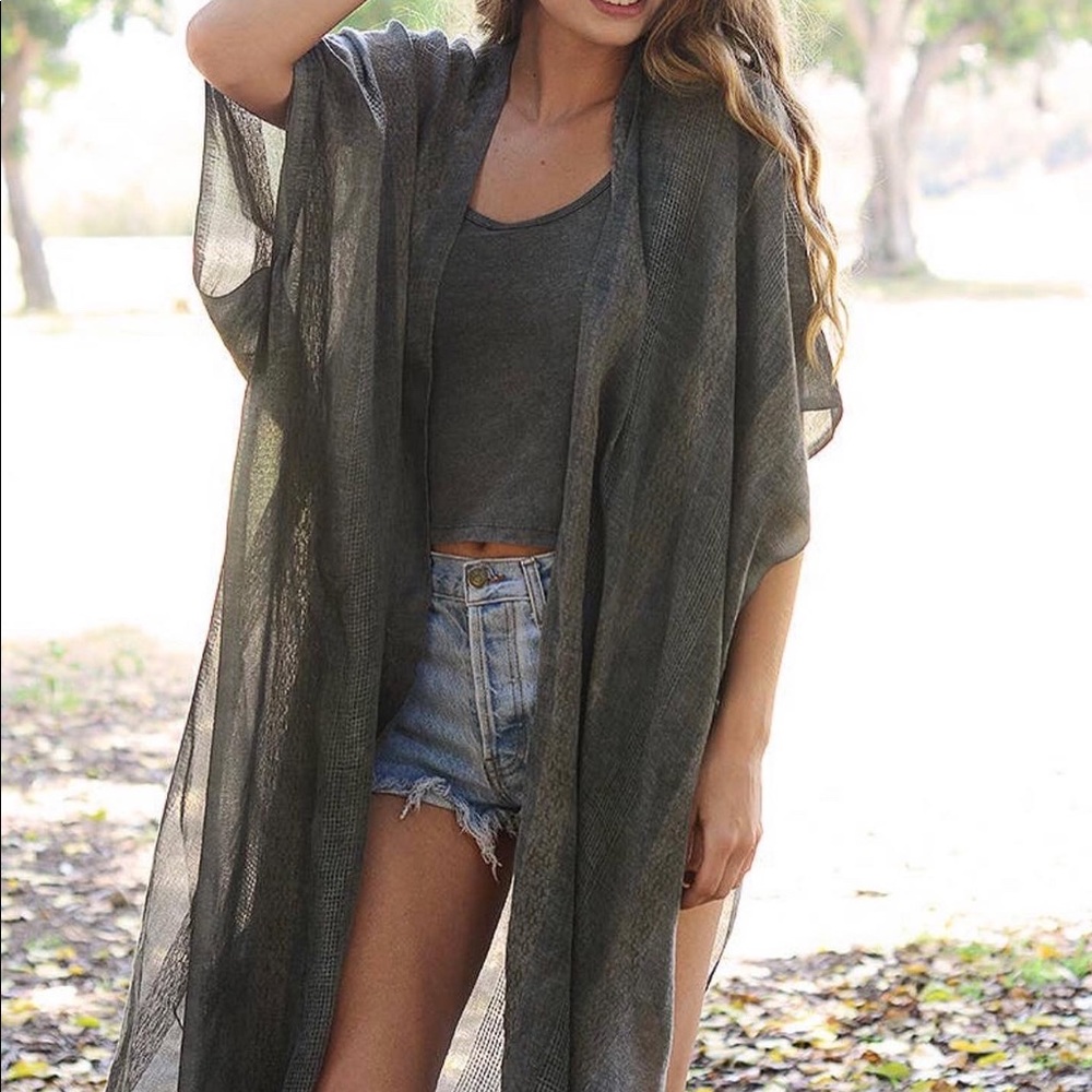 Free Flowing Woven Charcoal Kimono - Picture 2 of 2
